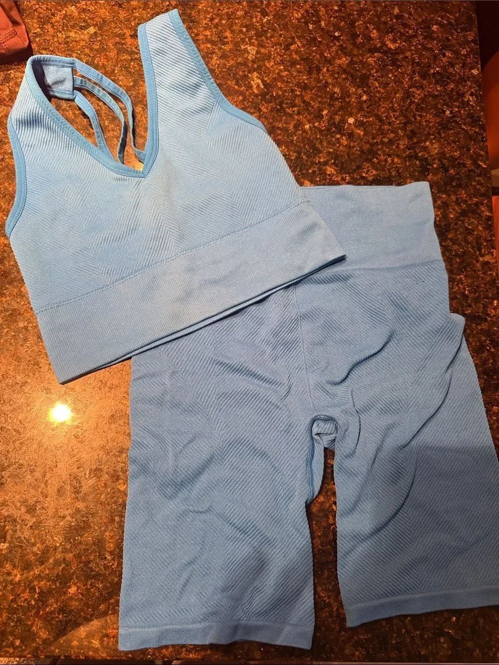 NEW BALANCE Set Shorts and Strappy Sports Bra LIKE NEW - Size Small SET